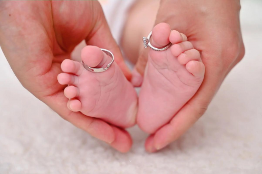 蓬莱宝宝吃奶呕吐